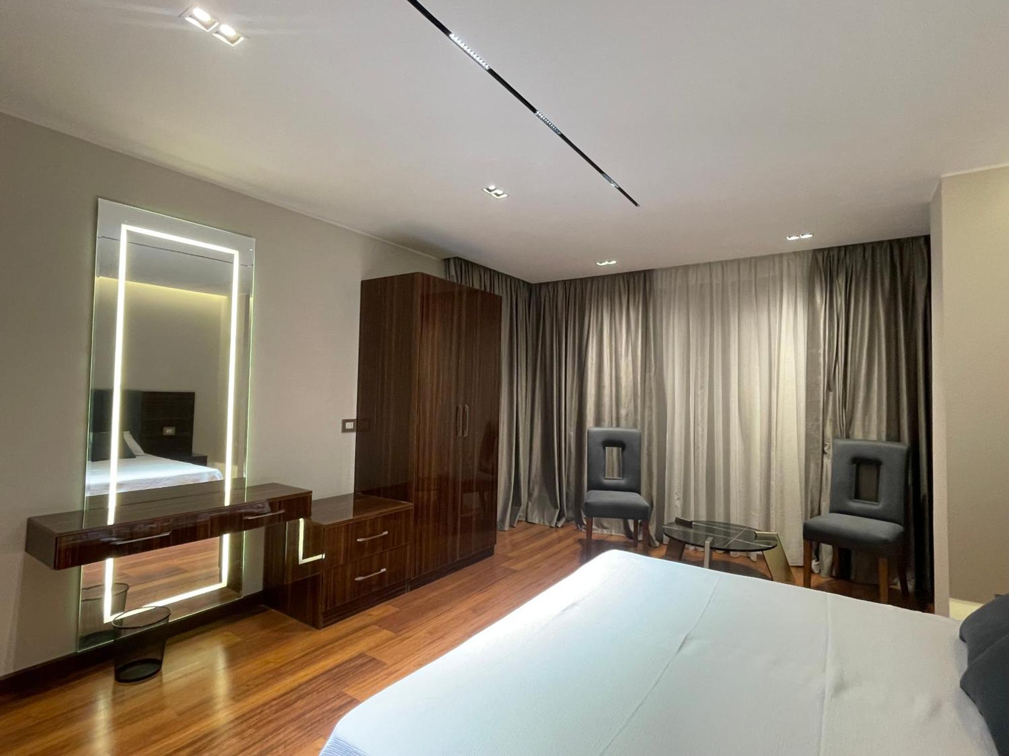 Luxry In Taj Near Airport Apartment *