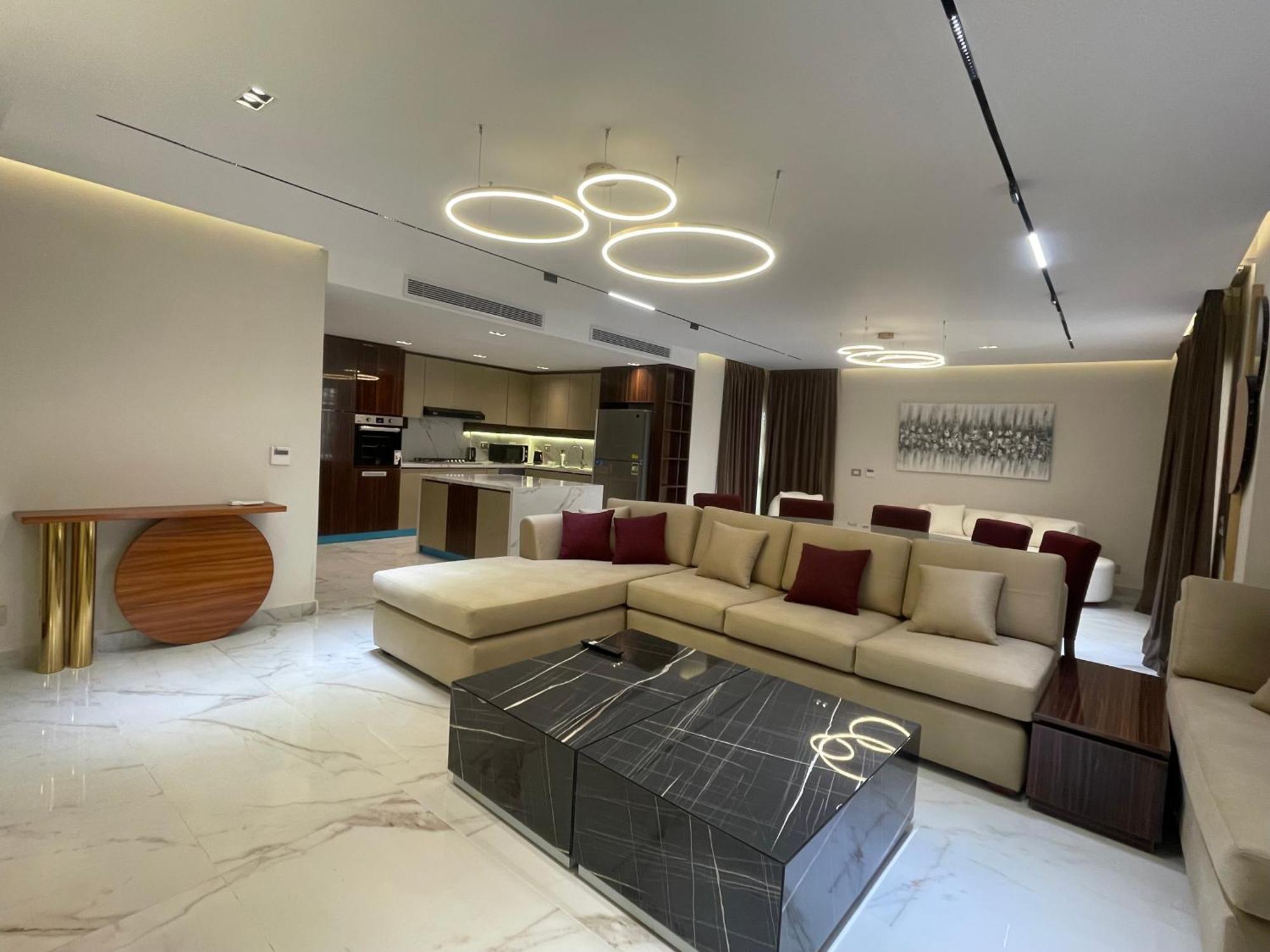 Luxry In Taj Near Airport