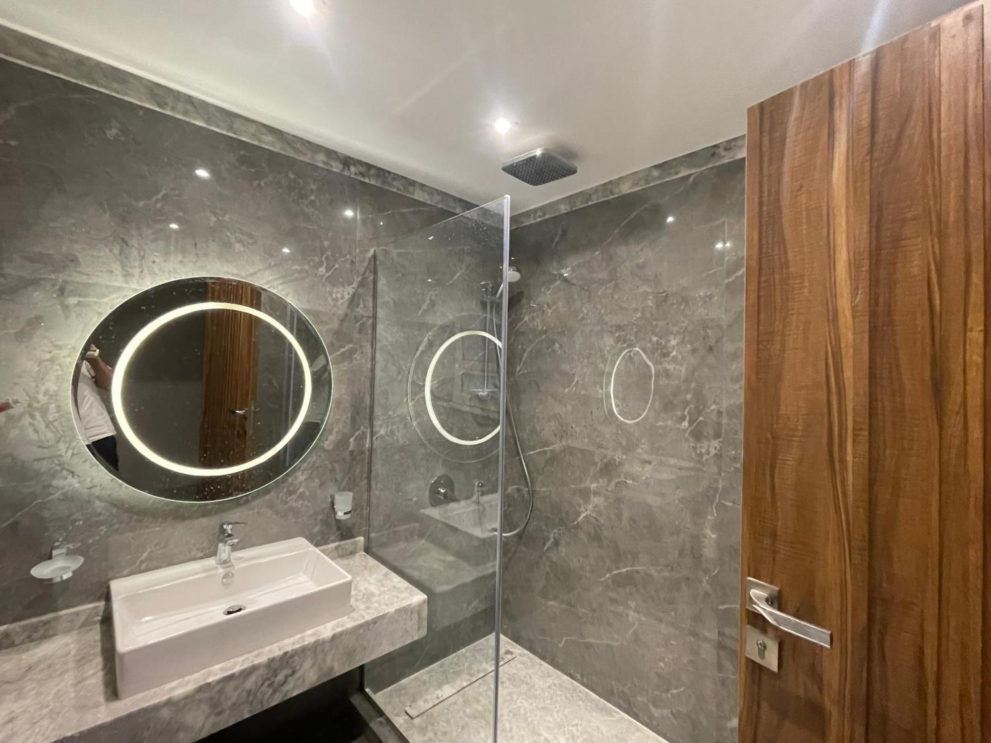 Luxry In Taj Near Airport Apartment *